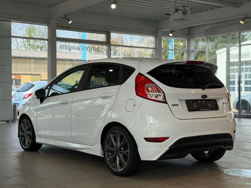 Gebraucht Ford Fiesta ST-Line 101 PS (74 kW) 2016 Weiß Limousine
