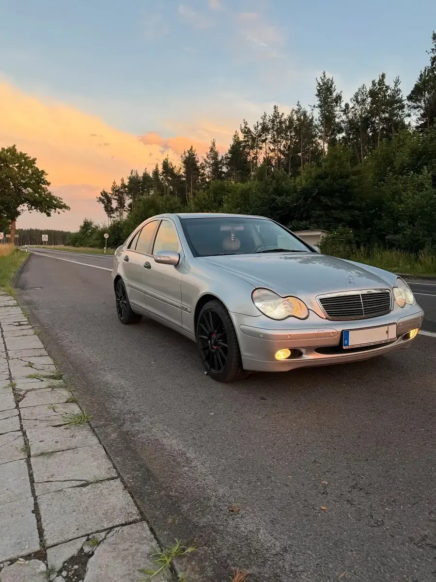 Gebraucht Mercedes C180 145 PS (106 kW) 2003 Grau Limousine