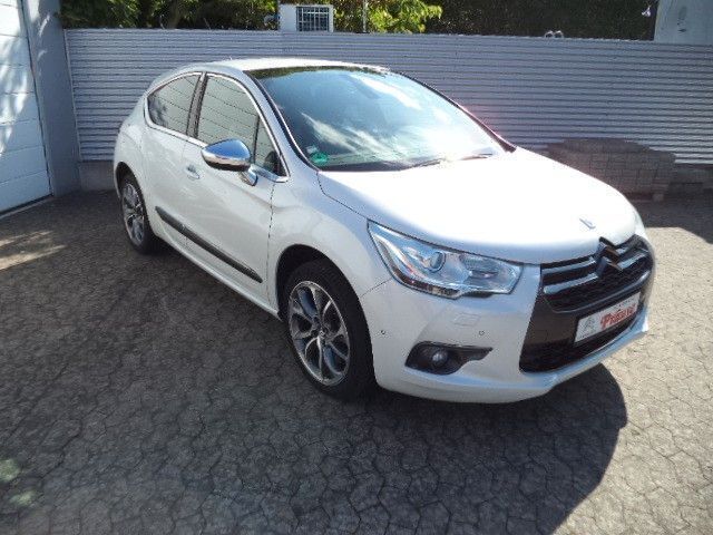 Weiß Gebraucht 2011 Citroën DS4 Sport Chic Kleinwagen | 9.990 € (Teuer) - Bild 1/4