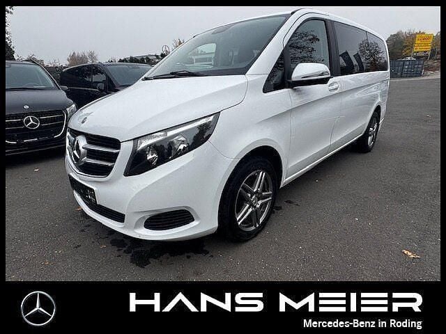 Weiß Gebraucht 2019 Mercedes V200 Van / Kleinbus | 32.980 € (Teuer) - Bild 1/4