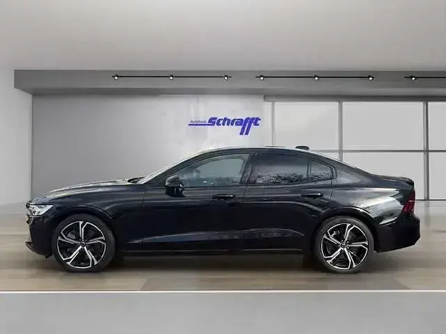 Gebraucht Volvo S60 Ultimate 250 PS (183 kW) 2023 Onyx black / metallic Limousine