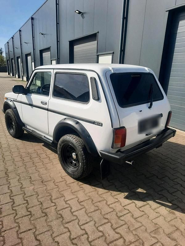 Second-hand Lada niva 82 CP (60 kW) 2011 Alb SUV