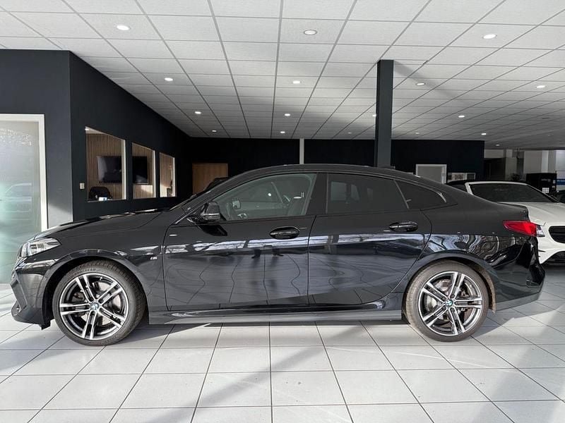 Gebraucht BMW 220 M Sport 178 PS (130 kW) 2023 Black sapphire metallic Limousine