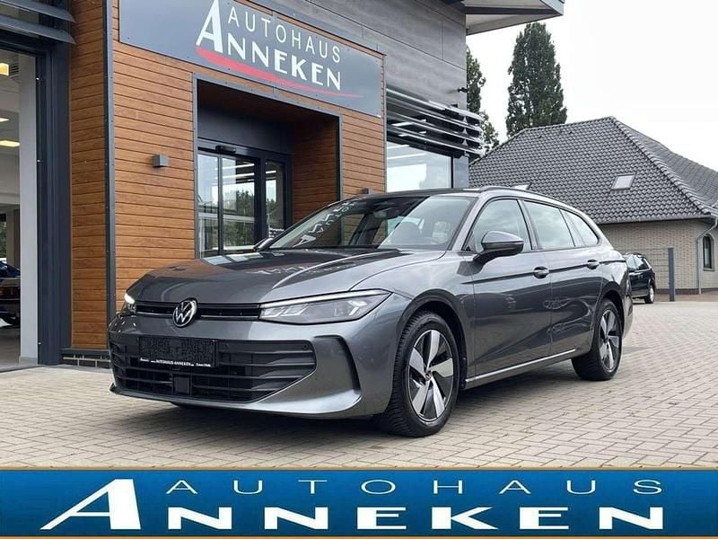 Grau Gebraucht 2024 VW Passat Kombi | 28.450 € (Superpreis) - Bild 1/4