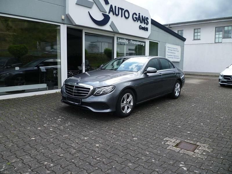 Gebraucht Mercedes E200 184 PS (135 kW) 2019 Selenitgrau (metallic) Limousine
