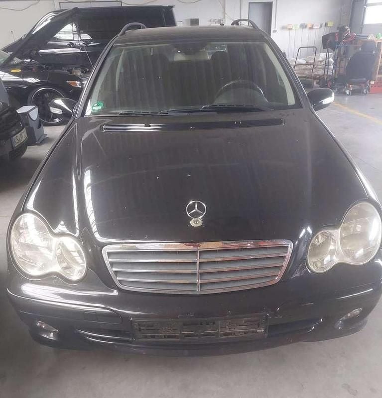 Schwarz Gebraucht 2004 Mercedes C200 Classic Kombi | 2.200 € (Fairer Preis) - Bild 1/4
