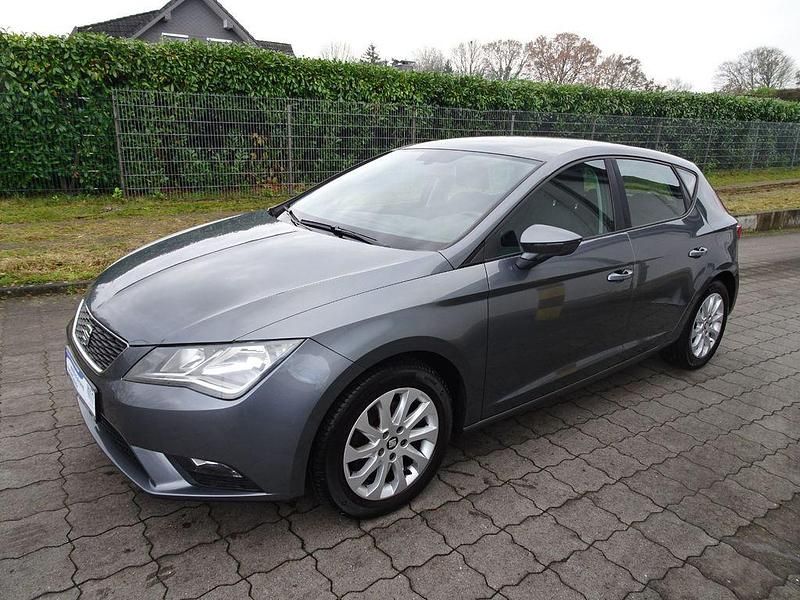 Grau Gebraucht 2014 Seat Leon Style Limousine | 9.990 € (Fairer Preis) - Bild 1/4