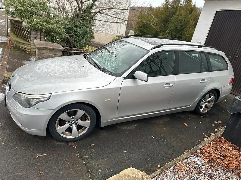 Gebraucht BMW 530 235 PS (172 kW) 2009 Silber Kombi