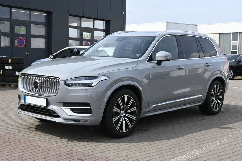 Grau Gebraucht 2024 Volvo XC90 Plus SUV | 66.800 € (Teuer) - Bild 1/4