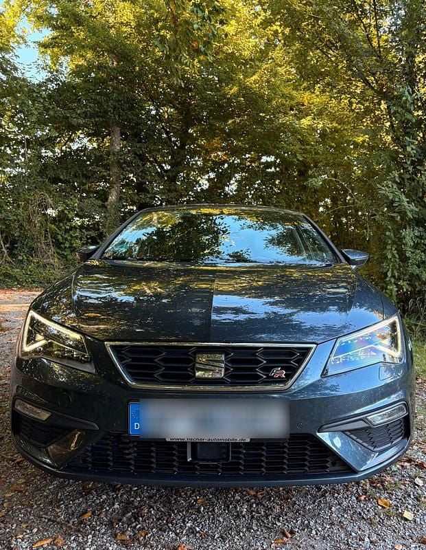 Grau Gebraucht 2019 Seat Leon FR Limousine | 10.500 € (Fairer Preis) - Bild 1/4