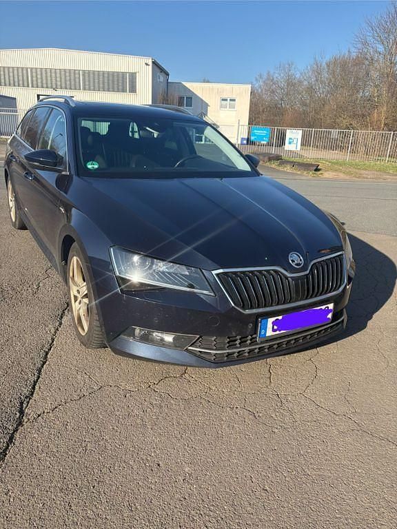 Gebraucht Skoda Superb LAURIN & KLEMENT 190 PS (139 kW) 2016 Blau Kombi