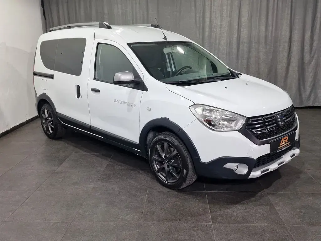 Gebraucht Dacia Dokker Stepway 131 PS (96 kW) 2020 Weiß Van / Kleinbus