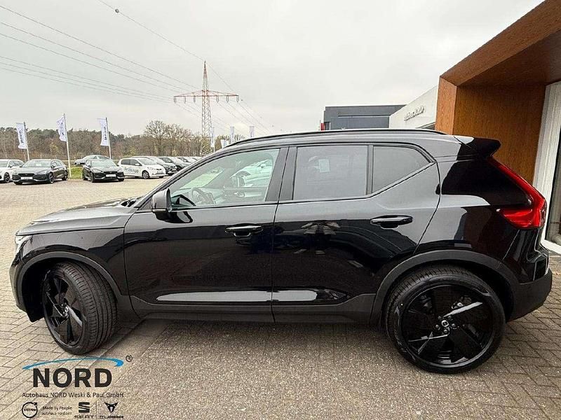 Neu Volvo XC40 Plus 163 PS (119 kW) 2025 Schwarz SUV