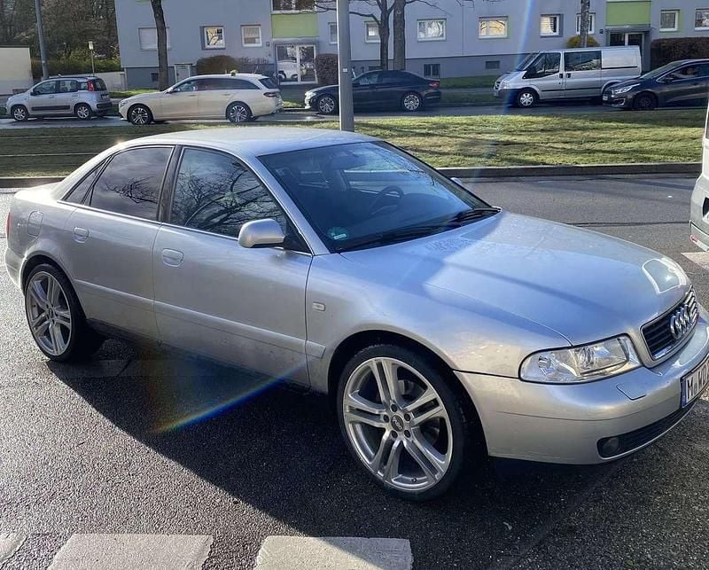 Usata Audi A4 Performance 165 CV (121 kW) 1999 Argento Berlina
