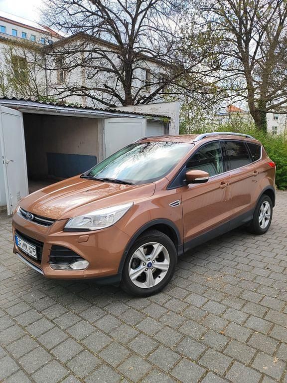 Usado Ford Kuga Titanium 150 HP (110 kW) 2014 Castanho SUV