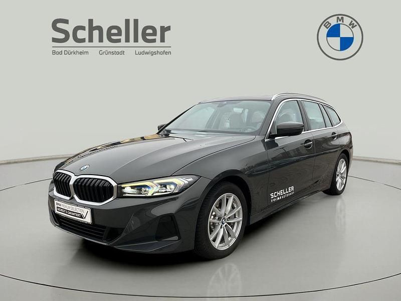 Grau Gebraucht 2022 BMW 330 Sport Line Limousine | 36.890 € (Etwas zu teuer) - Bild 1/4