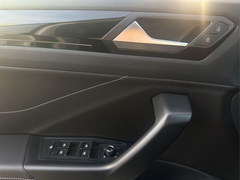 Gebraucht VW T-Roc 150 PS (110 kW) 2025 Grau SUV