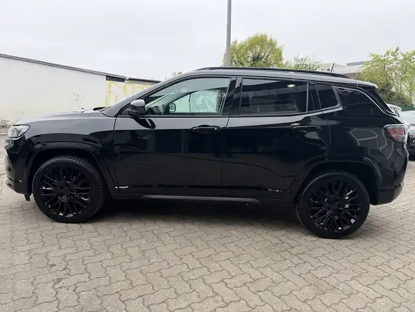 Usado Jeep Compass Altitude 131 HP (96 kW) 2024 Preto SUV