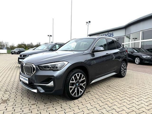 Grau Gebraucht 2020 BMW X1 xLine SUV | 28.650 € (Teuer) - Bild 1/4