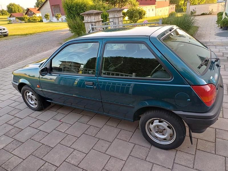 Gebraucht Ford Fiesta 60 PS (44 kW) 1994 Blau Kleinwagen