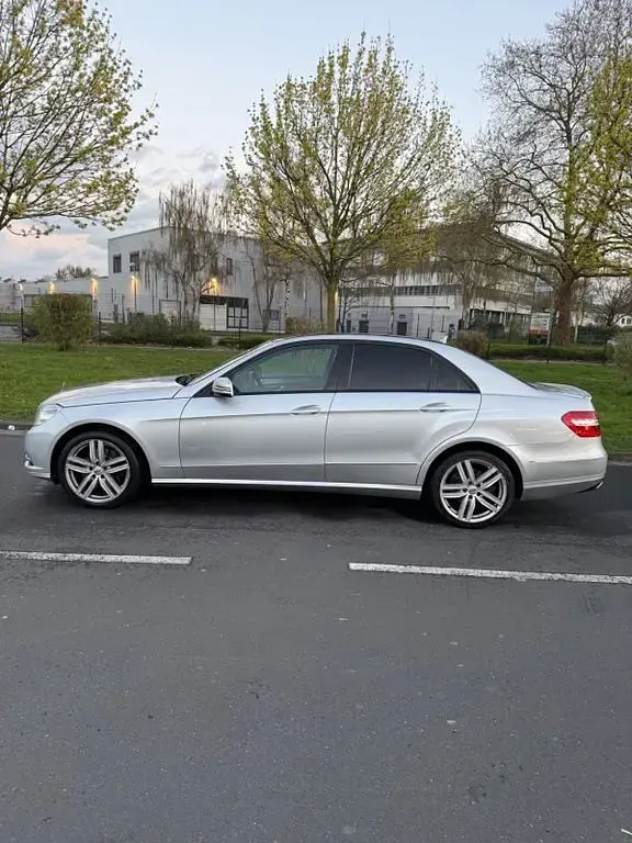 Gebraucht Mercedes E350 314 PS (230 kW) 2009 Silber Limousine