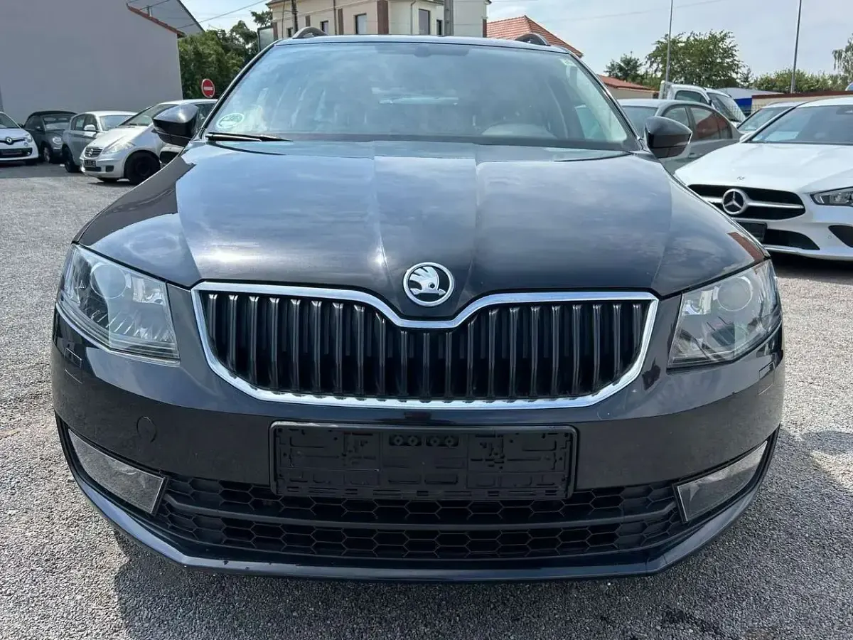 Gebraucht Skoda Octavia Joy 116 PS (85 kW) 2016 Cerna magic/black magic Kombi