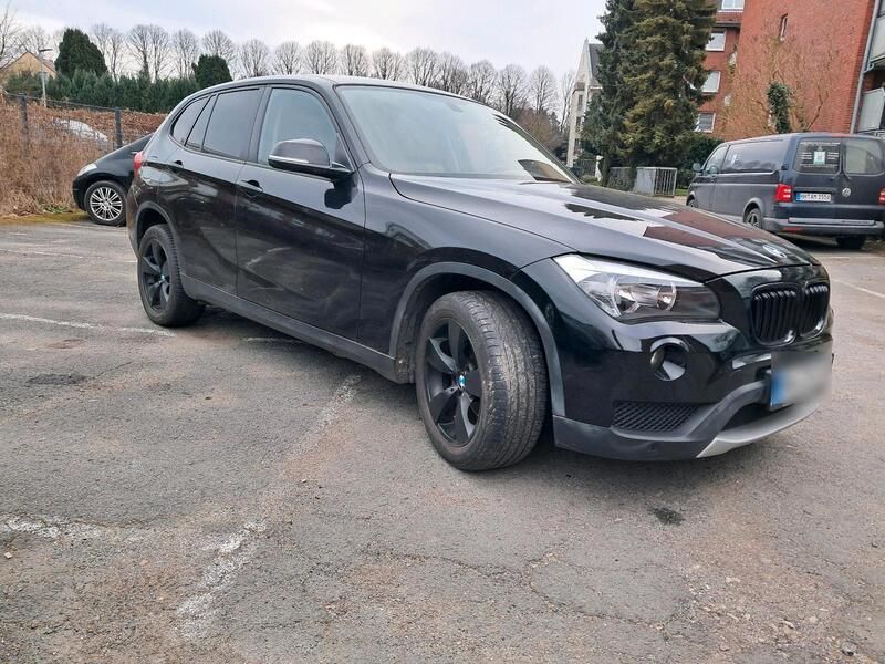 Schwarz Gebraucht 2013 BMW X1 SUV | 8.500 € - Bild 1/4