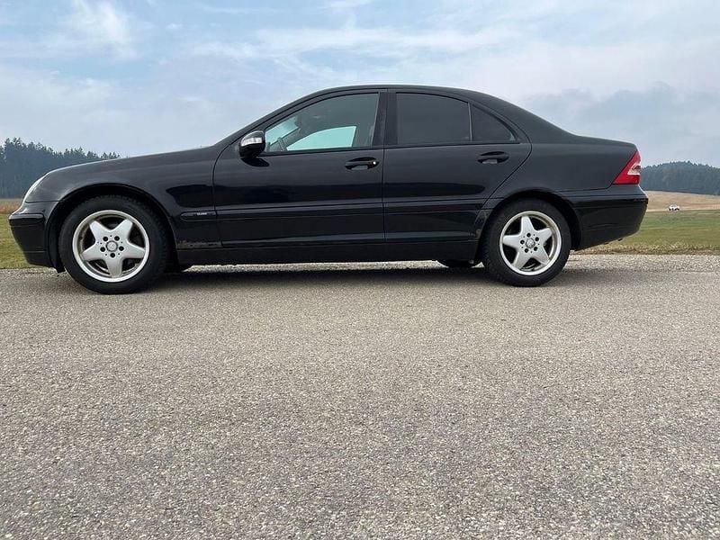 Gebraucht Mercedes C200 Classic 163 PS (119 kW) 2003 Schwarz Limousine