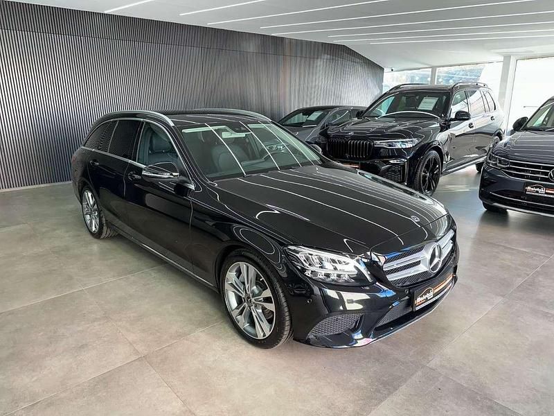 Gebraucht Mercedes C300 258 PS (189 kW) 2019 Obsidianschwarz Kombi