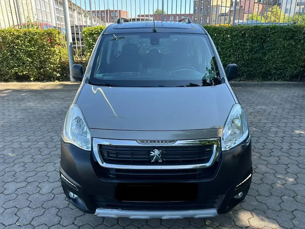 Gebraucht Peugeot Partner Tepee 110 PS (80 kW) 2017 Braun Van / Kleinbus