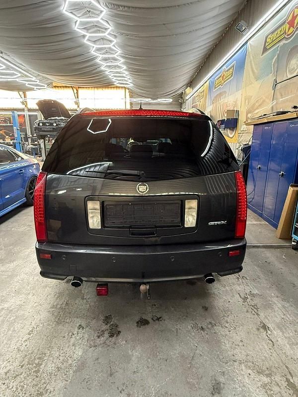 Second-hand Cadillac SRX 258 CP (189 kW) 2005 Negru SUV