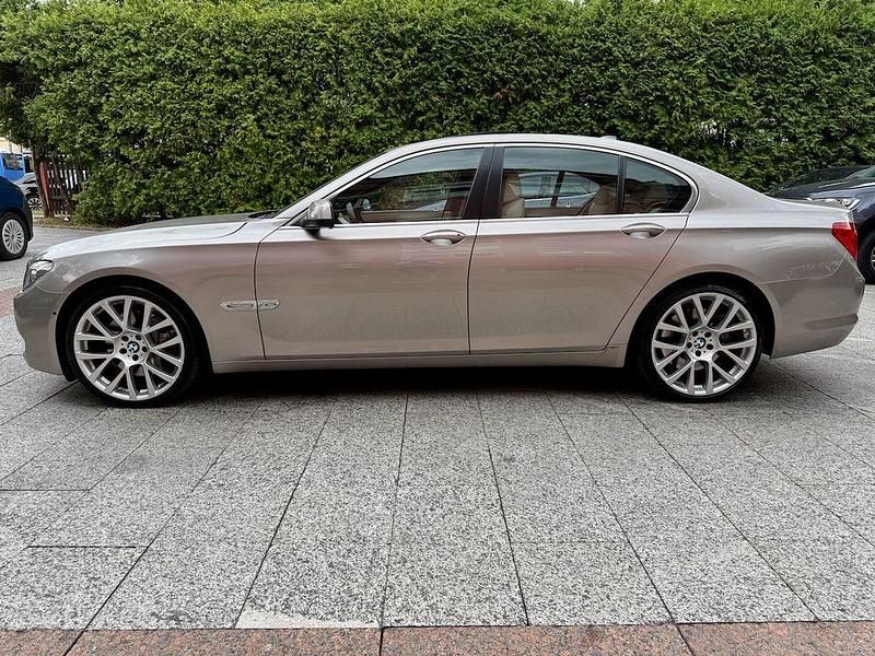 Second-hand BMW 750 408 CP (300 kW) 2009 Argintiu Berlinǎ