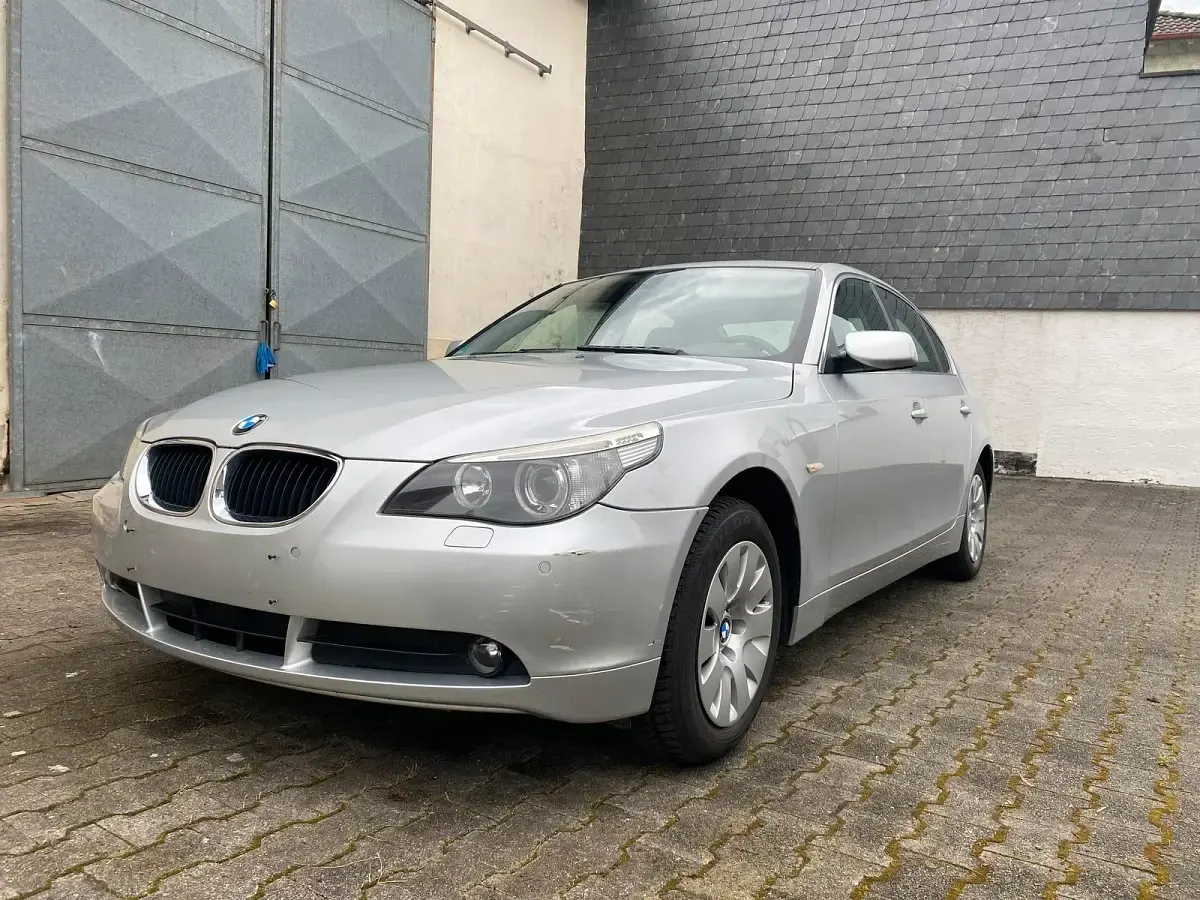Gebraucht BMW 520 170 PS (125 kW) 2004 Silber Limousine