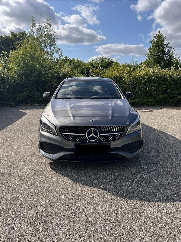Grau Gebraucht 2018 Mercedes CLA200 Edition Coupé | 23.700 € (Fairer Preis) - Bild 1/4