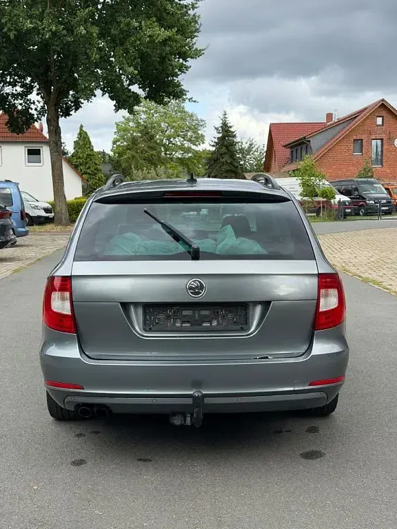 Gebraucht Skoda Superb Ambition 170 PS (125 kW) 2012 Grau Limousine