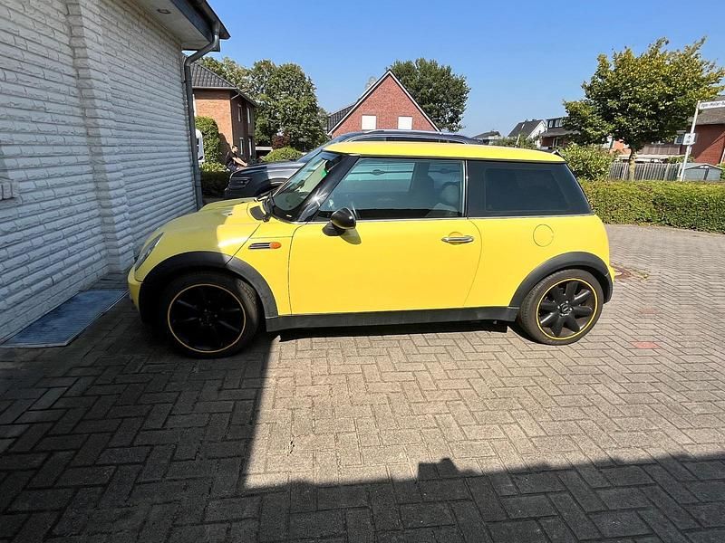 Second-hand Mini Cooper 90 CP (66 kW) 2004 Galben Hatchback