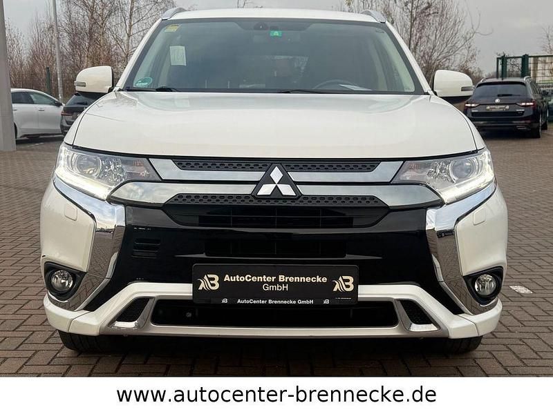 Gebraucht Mitsubishi Outlander P-HEV Basis 224 PS (164 kW) 2019 Weiß SUV