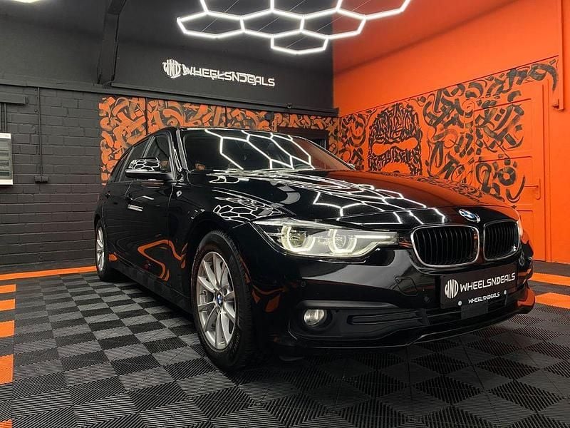 Schwarz Gebraucht 2016 BMW 320 Advantage Kombi | 10.299 € (Guter Preis) - Bild 1/4