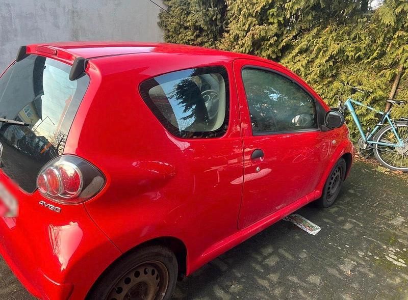 Gebraucht Toyota Aygo 69 PS (50 kW) 2009 Rot Kleinwagen