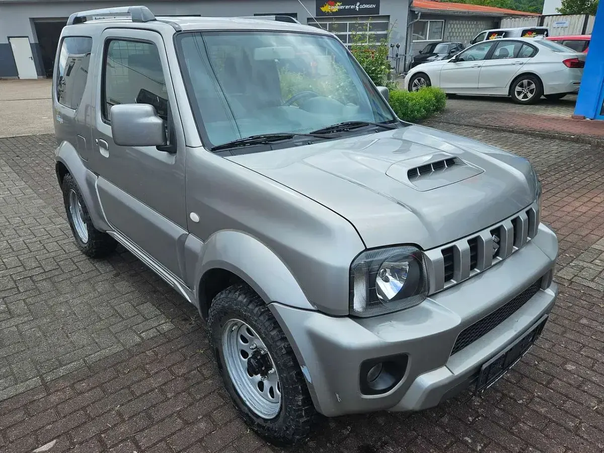 Gebraucht Suzuki Jimny Comfort 86 PS (63 kW) 2017 Steel silvermet SUV