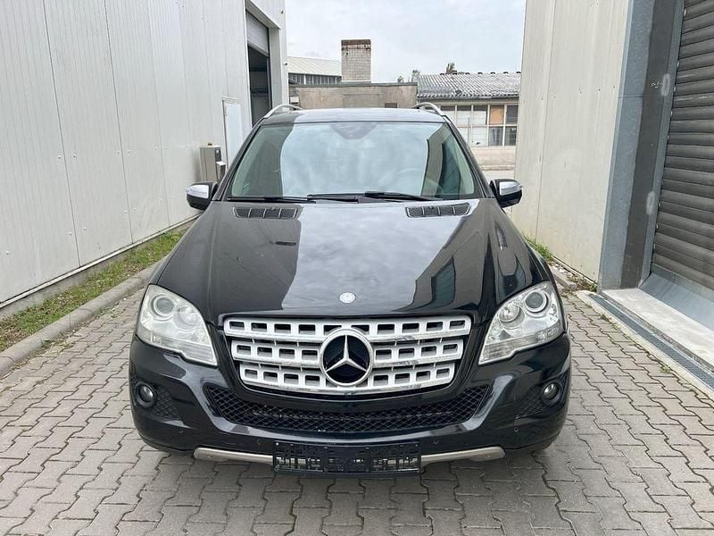 Gebraucht Mercedes ML350 211 PS (155 kW) 2010 Schwarz SUV