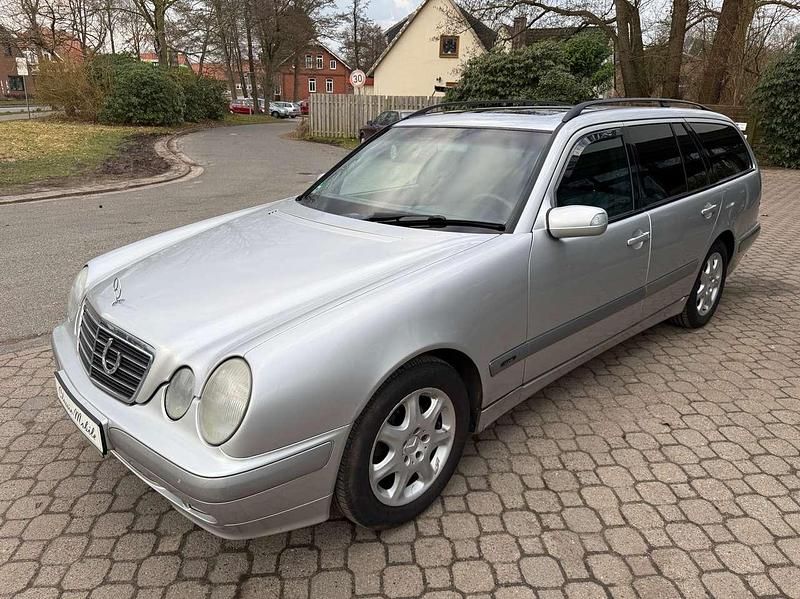 Gebraucht Mercedes E200 Classic 163 PS (119 kW) 2002 Silber Kombi