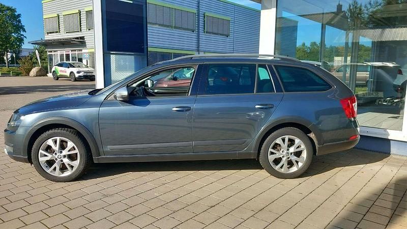 Gebraucht Skoda Octavia Scout Scout 4x4 184 PS (135 kW) 2015 Metalgrau metallic Kombi