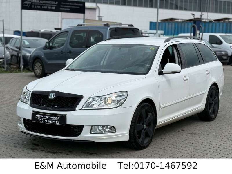 Weiß Gebraucht 2011 Skoda Octavia Sport Kombi | 2.799 € - Bild 1/4