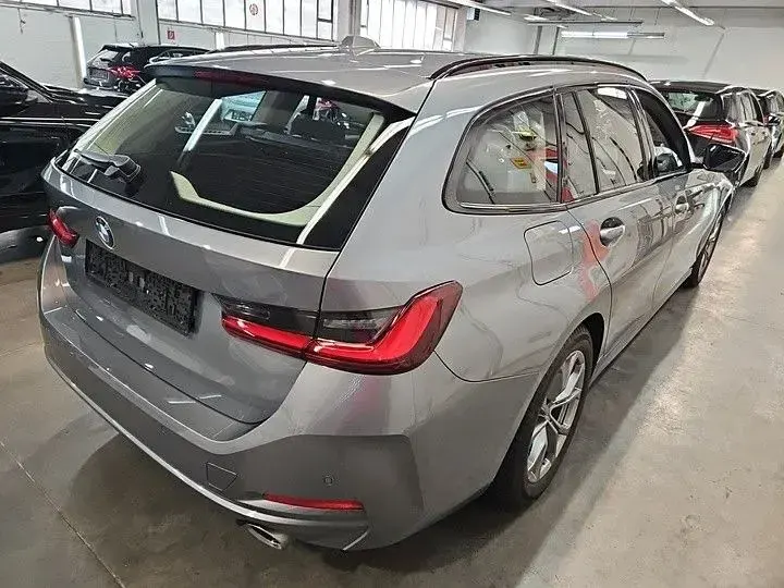 Gebraucht BMW 320 Shadowline 190 PS (139 kW) 2024 Grau Limousine