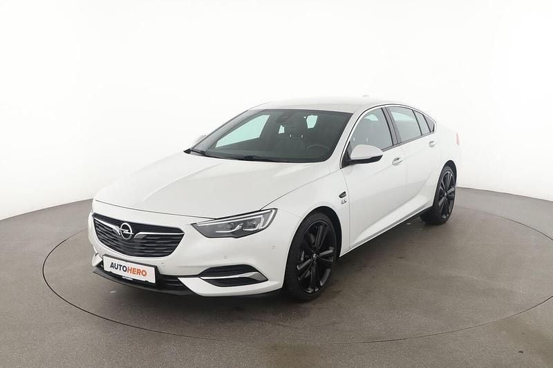 Weiß Gebraucht 2017 Opel Insignia Innovation Limousine | 17.750 € (Fairer Preis) - Bild 1/3