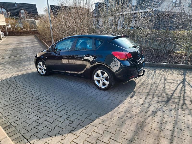 Gebraucht Opel Astra Eco 101 PS (74 kW) 2010 Schwarz Limousine