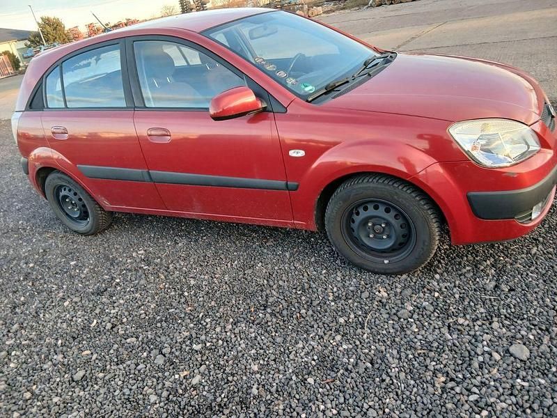 Gebraucht Kia Rio EX 97 PS (71 kW) 2009 Rot Limousine