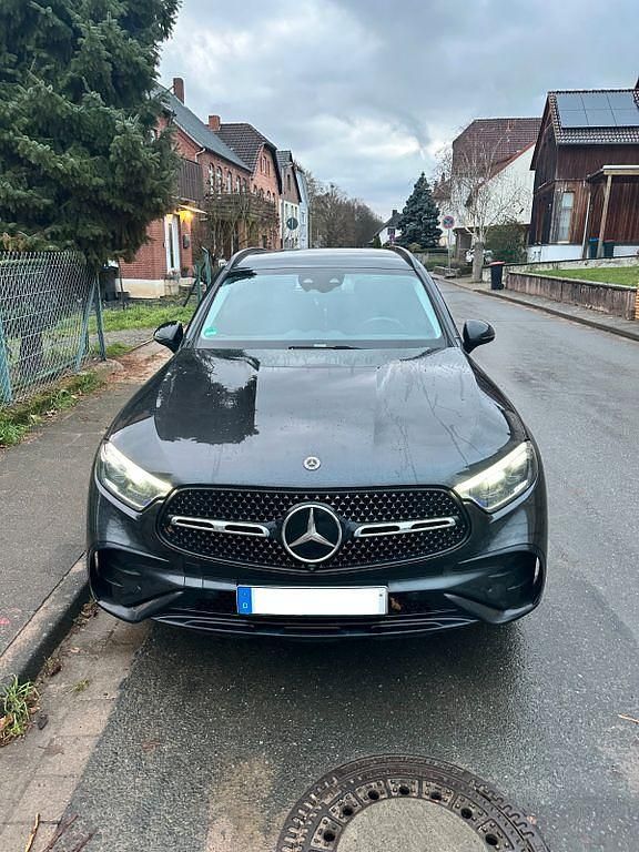 Grau Gebraucht 2024 Mercedes GLC220 AMG SUV | 49.999 € (Superpreis) - Bild 1/4
