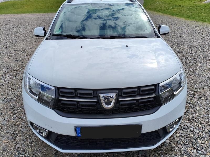 Weiß Gebraucht 2017 Dacia Logan MCV Kombi | 6.600 € - Bild 1/4